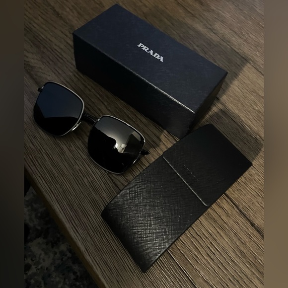 Authentic Prada sunglasses. - Picture 6 of 6